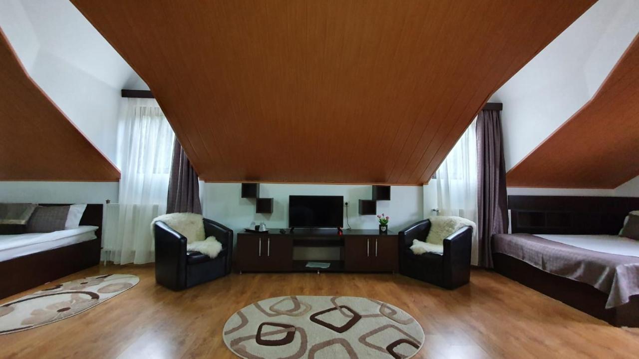 Hotel Casa Teleferic Buşteni Exterior foto