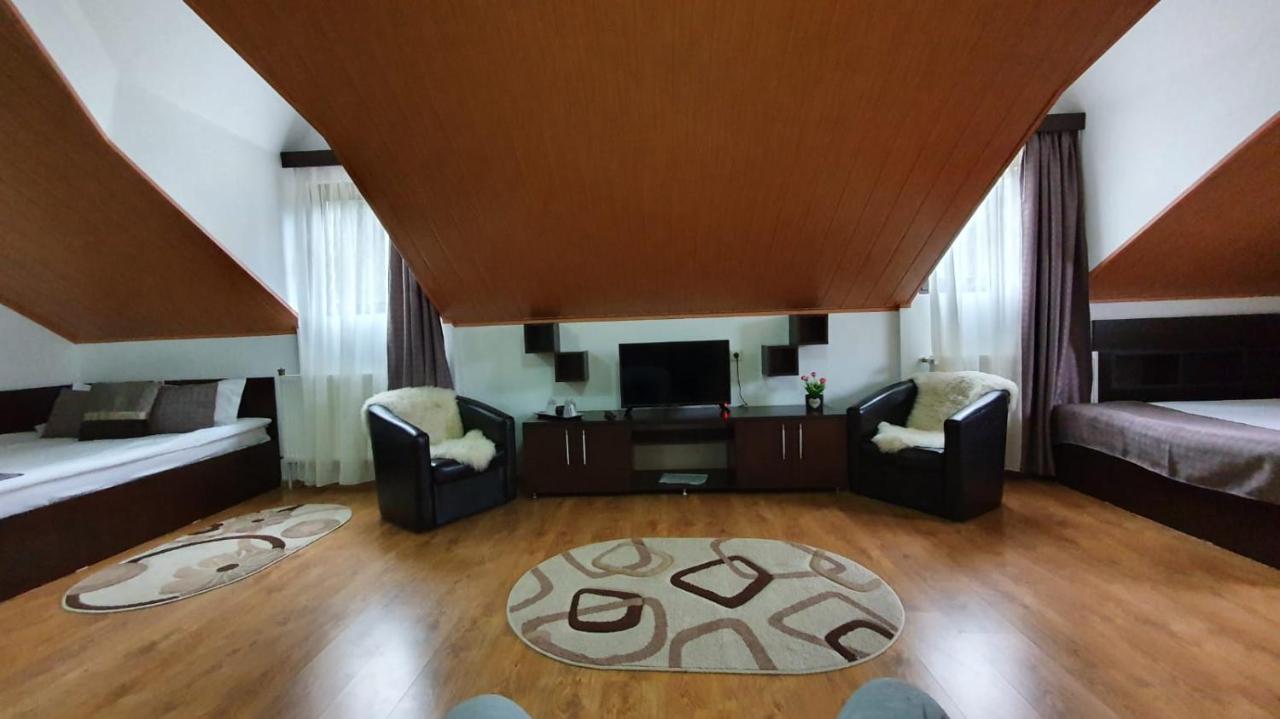Hotel Casa Teleferic Buşteni Exterior foto